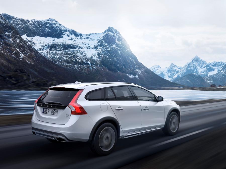  Volvo V60 T5 Cross Country 2015 года  (фото 8 из 38)